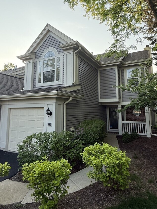 Foto principal - 842 Spring Creek Ct