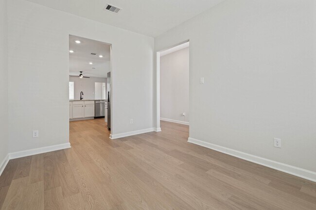 Foto del edificio - 1027 Rosewood Trl