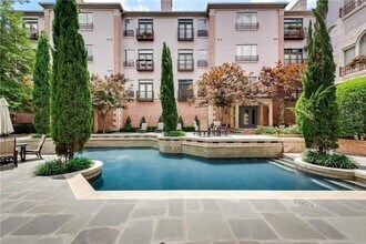 Building Photo - 2885 Woodside St