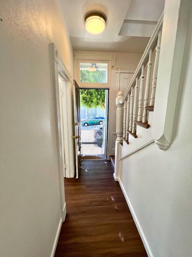 Building Photo - 122 Webster St