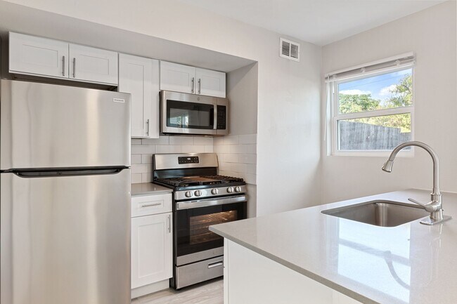 Foto del edificio - 5005 Manor Rd