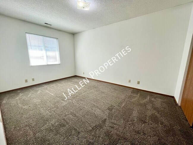 Foto del edificio - 904 Riverfront Rd