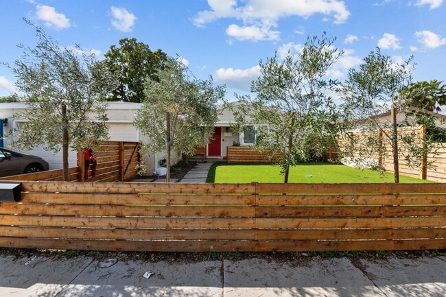 Building Photo - 5336 Hewlett Dr