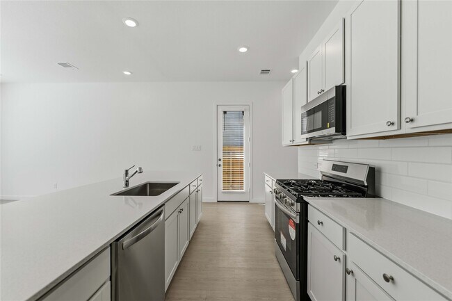 Building Photo - 2206 Via Isa Ln