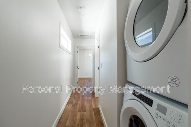 Foto del edificio - 8005 NE 32nd St