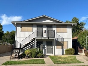 Building Photo - 144 Duranta St