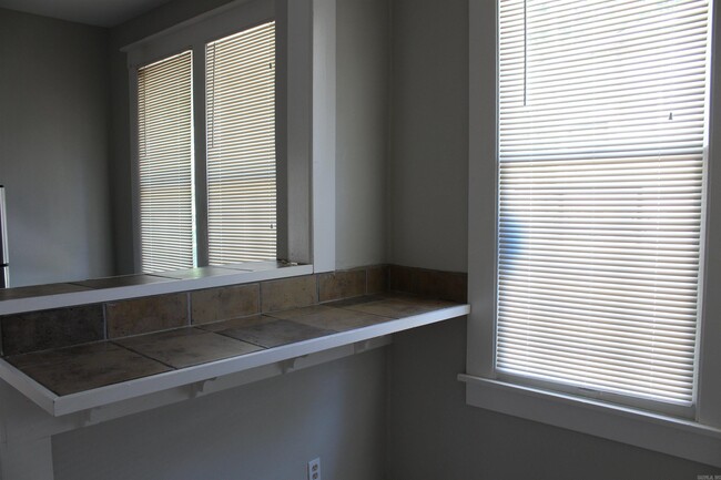Building Photo - 204 N Ash St