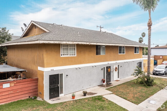 Building Photo - 631 S Fairview St