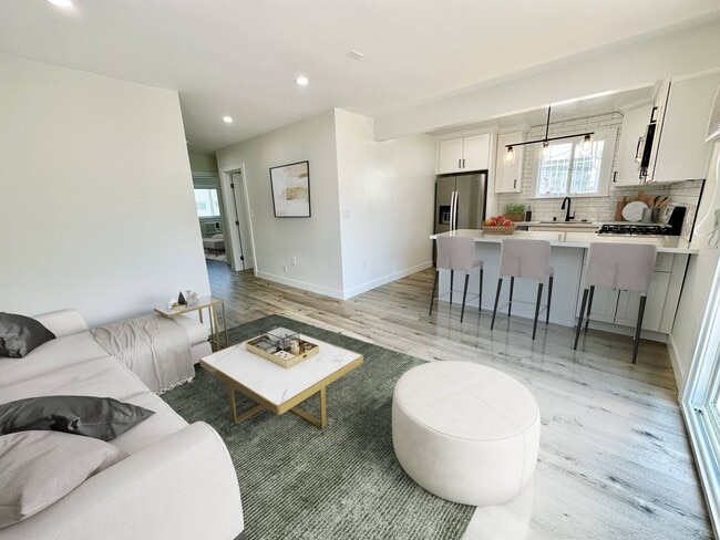 Interior Photo - 12759 Matteson Ave