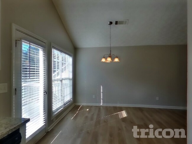 Building Photo - 125 Shenandoah Dr