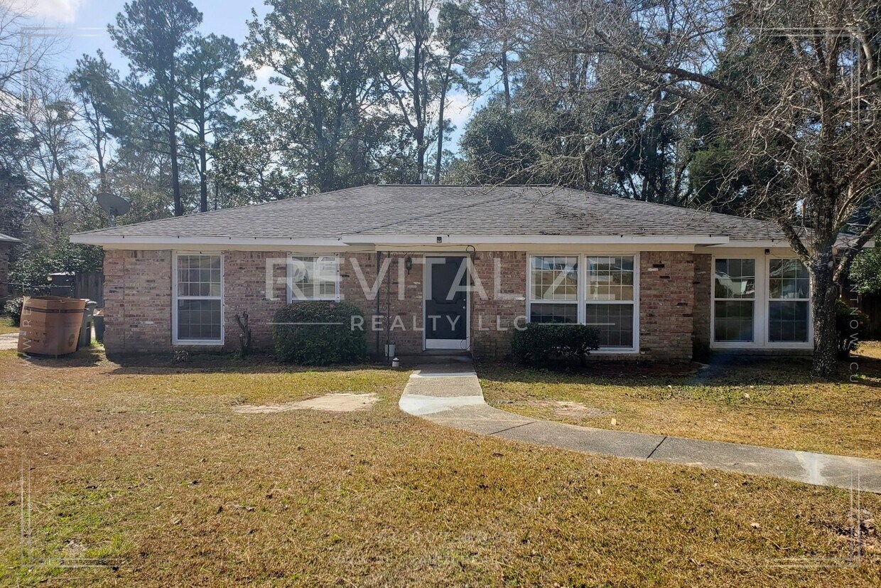 Foto principal - Beautiful 4 Bed 2 Bath Home in Daphne!!