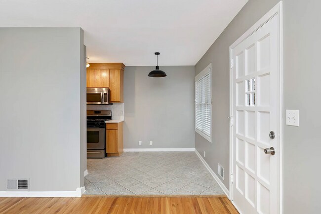 Foto del edificio - 6024-6026 W 35th St