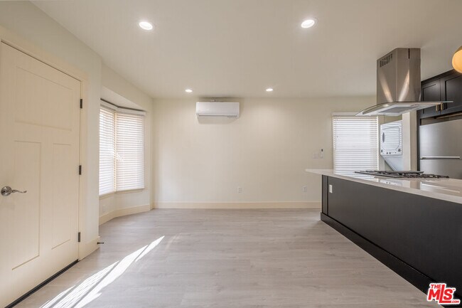 Foto del edificio - 216 N Catalina Ave