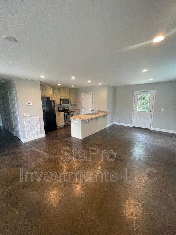Foto del edificio - 7725 Bethel Rd