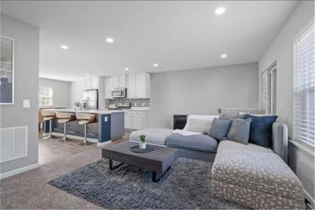 Foto del edificio - 704 Village Dr