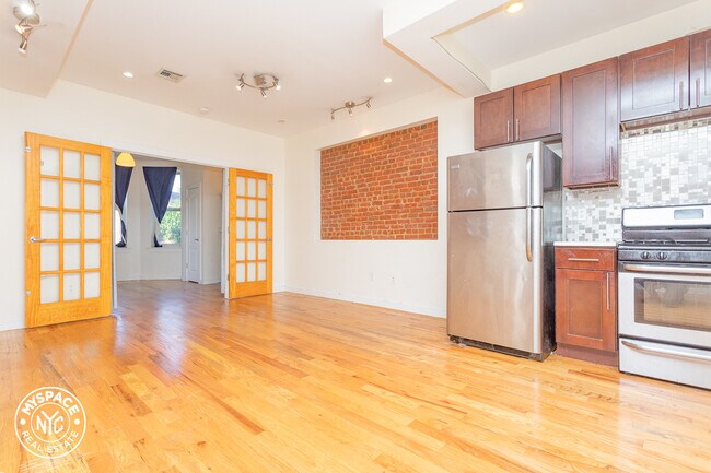 Building Photo - 778 Lincoln Pl