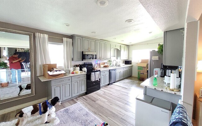 Building Photo - 4423 Meyerwood Dr