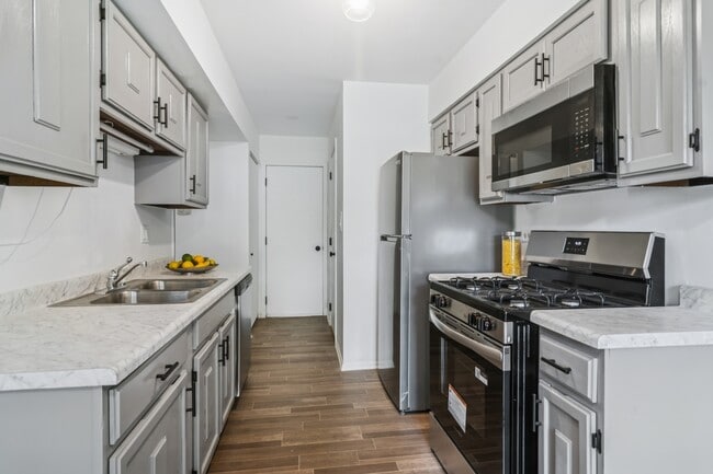 Foto del edificio - 452 Harrison Ct