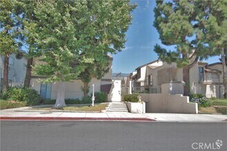 Building Photo - 746 N Eucalyptus Ave