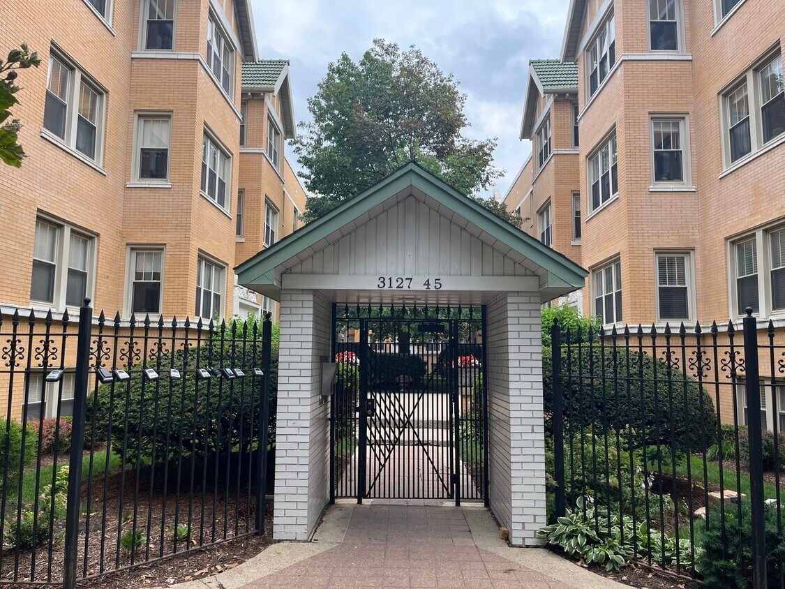 Foto principal - 3129 W Palmer Square