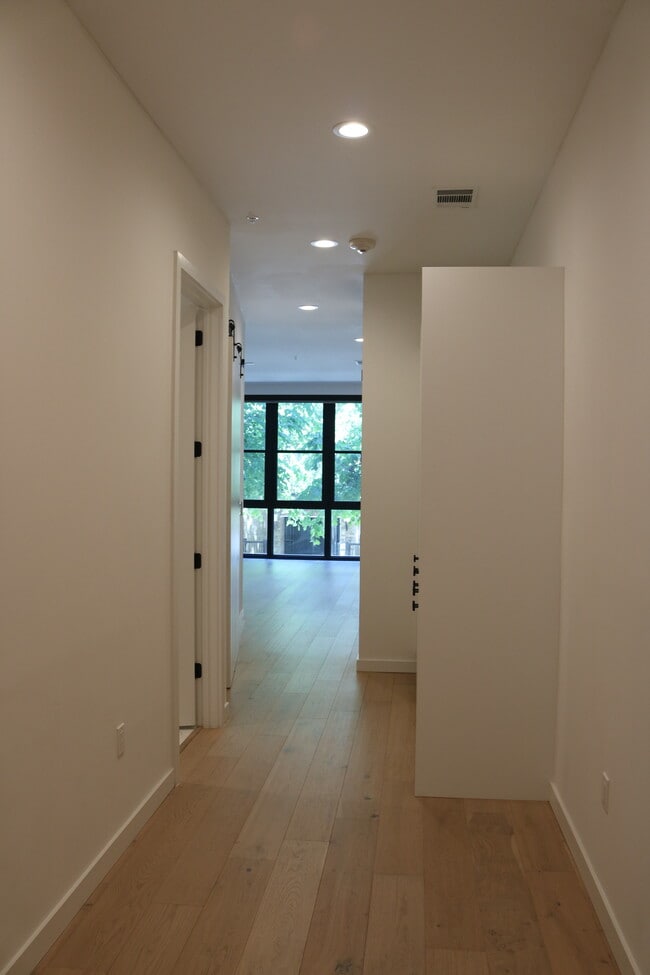 Building Photo - 800 Embassy Dr