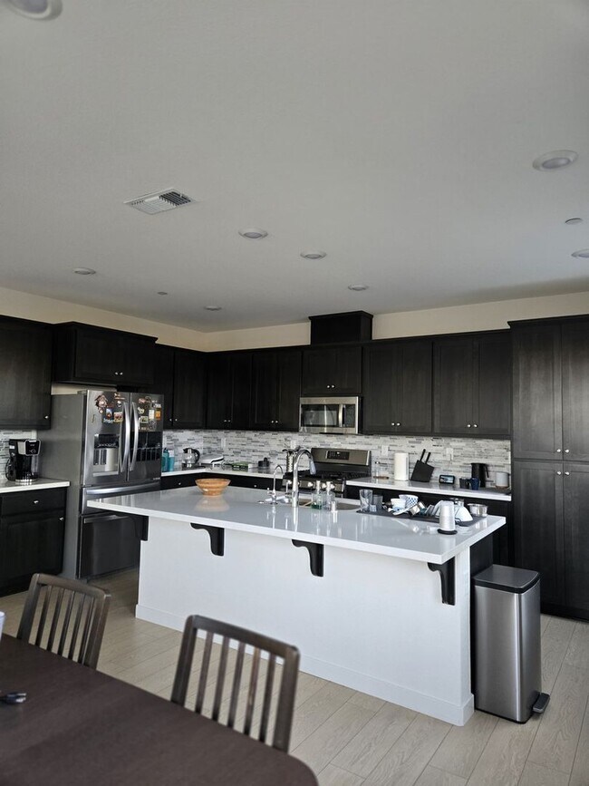 Foto del edificio - 2413 Village Square Blvd