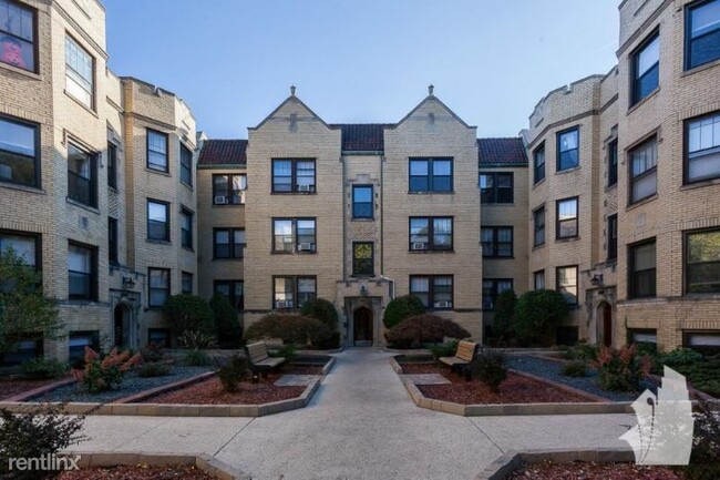 Building Photo - 115 W Oakdale Ave