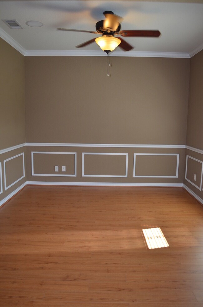 Building Photo - EXECUTIVE HOME IN COUNTRY TRAILS SUBDIVISI...