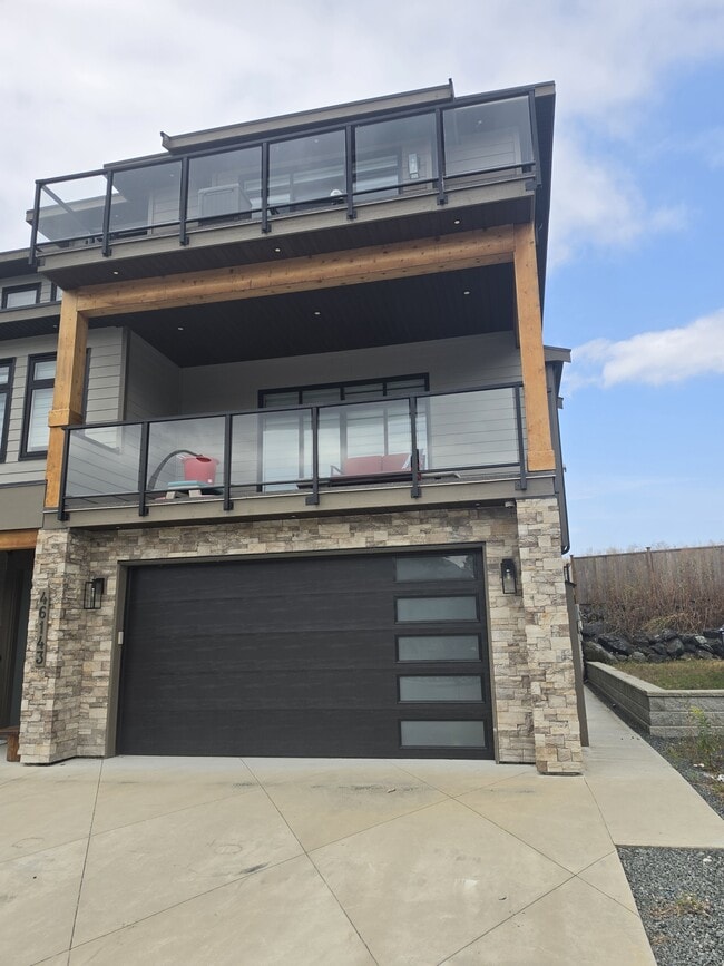 Building Photo - 46143 Crestview Dr