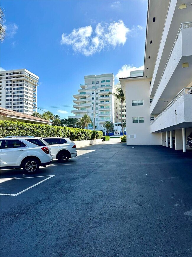Foto del edificio - 2501 S Ocean Blvd