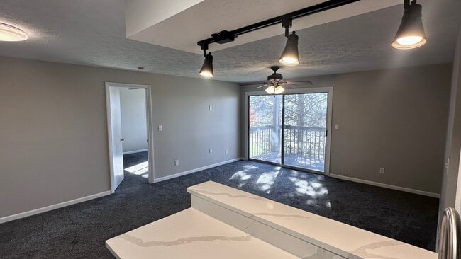 Building Photo - 8919 Eagleview Dr