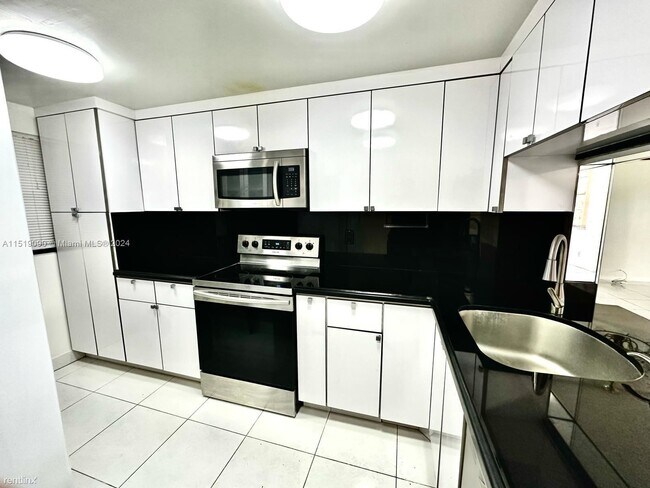 Foto del edificio - 3 br, 2 bath House - 9230 Lagoon Pl Apt 217