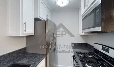 Building Photo - 207 E Hurd St