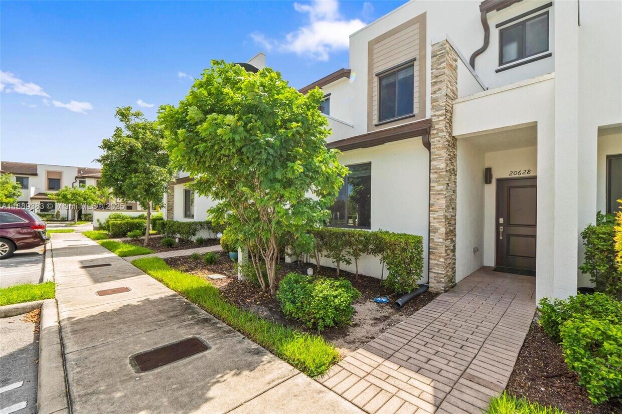 Foto principal - 20628 NE 7th Pl
