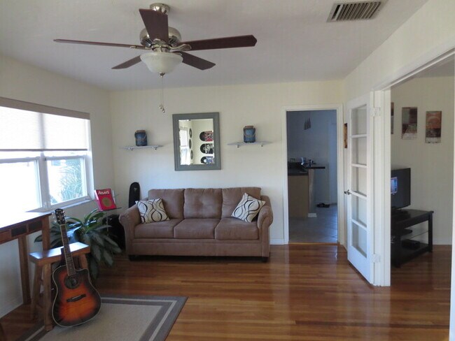 Building Photo - Charming 2-Bedroom Home in South Tampa ? C...