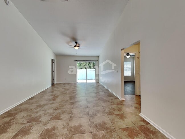 Building Photo - 360 Sunshine Dr