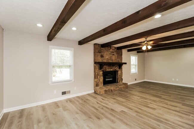 Foto del edificio - 35 Pine Grove Rd