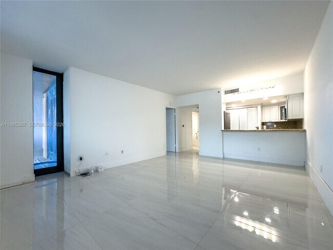 Foto del edificio - 540 Brickell Key Dr