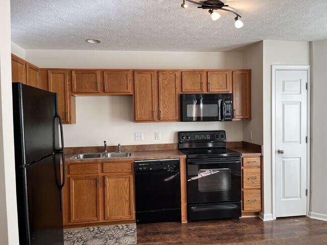 Building Photo - Charming 2 Bed, 2.5 Bath Townhouse in Nashville - Perfect Rental Opportunity!