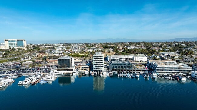 Foto del edificio - Perfect Beach Getaway! Hotel-like Studio Home in Secured High-rise Building With Breathtaking Bay...