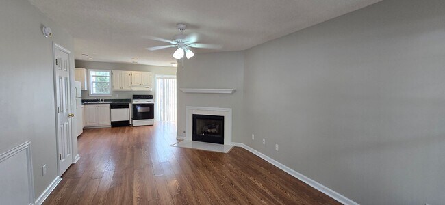 Building Photo - Lovely Jasper Townhome