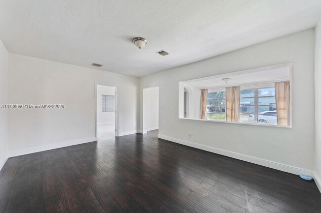 Foto del edificio - 3645 SW 25th Ter