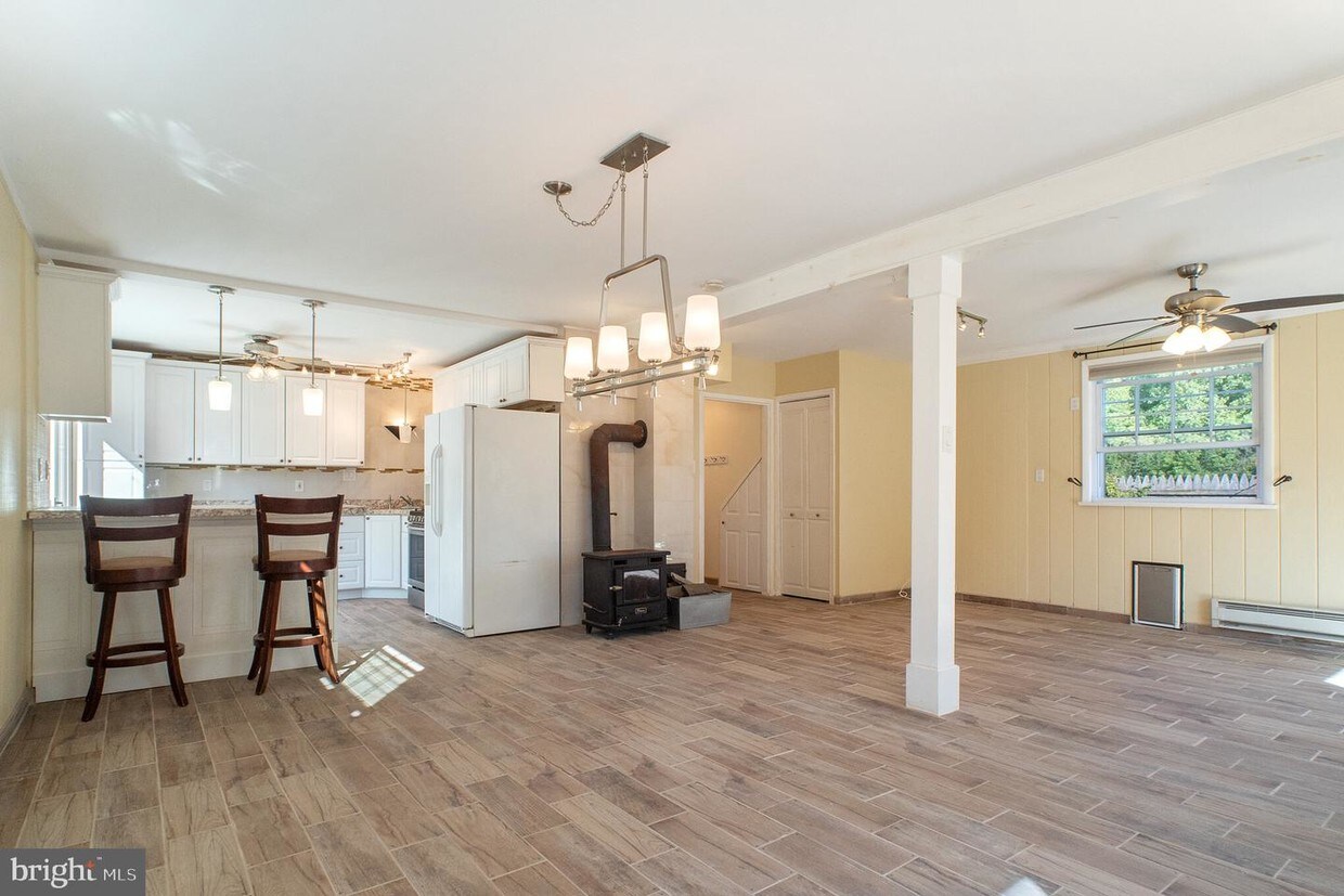Foto principal - 841 Almshouse Rd