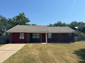 Building Photo - 704 W Jayme St