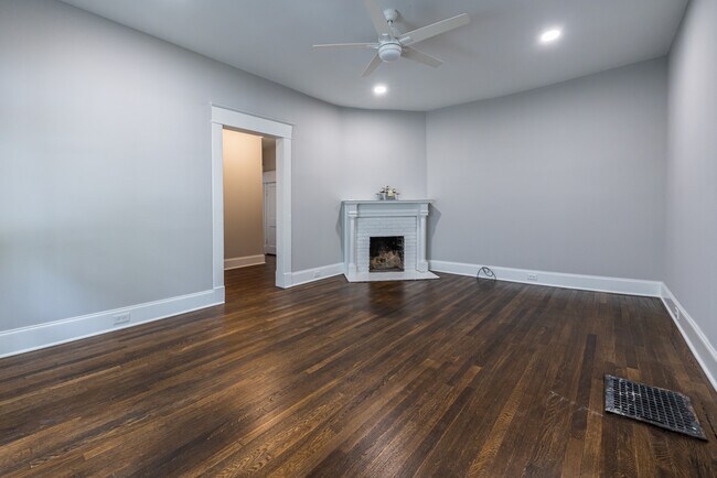 Tall ceilings and decorative fireplace - 1450 Piedmont Ave NE