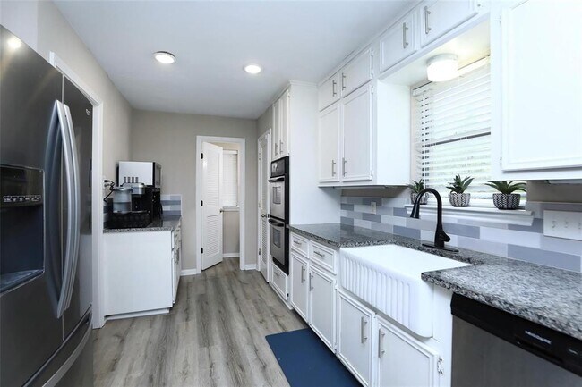 Foto del edificio - 2710 Timberjack Pl