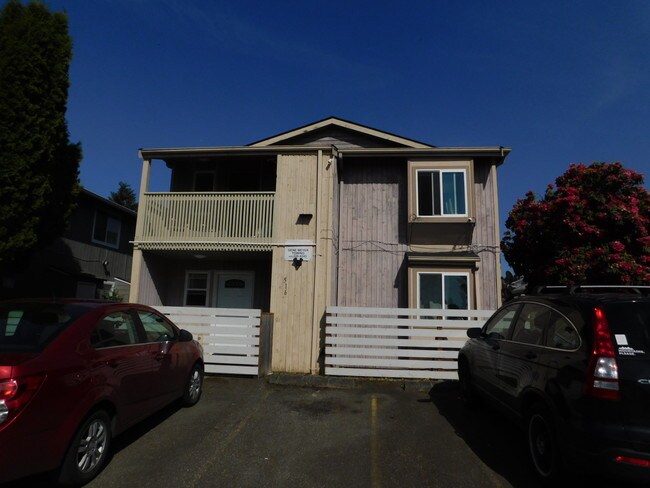 Building Photo - 516 Shattuck Ave S