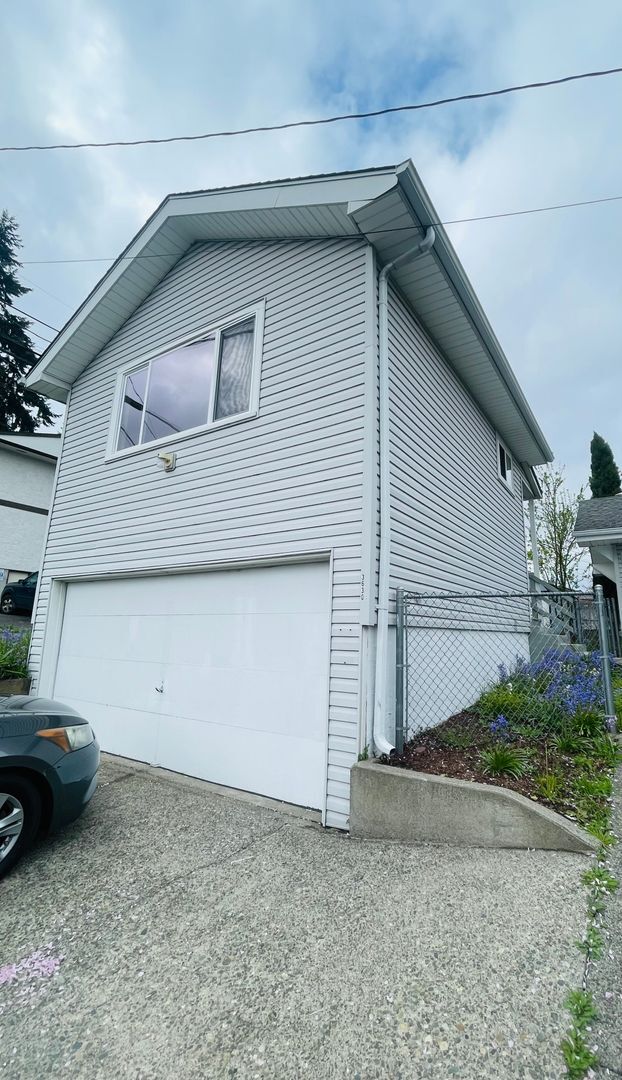 Building Photo - 1 Bedroom 1 Bathroom House, With Two Car Garage! $2195 per month