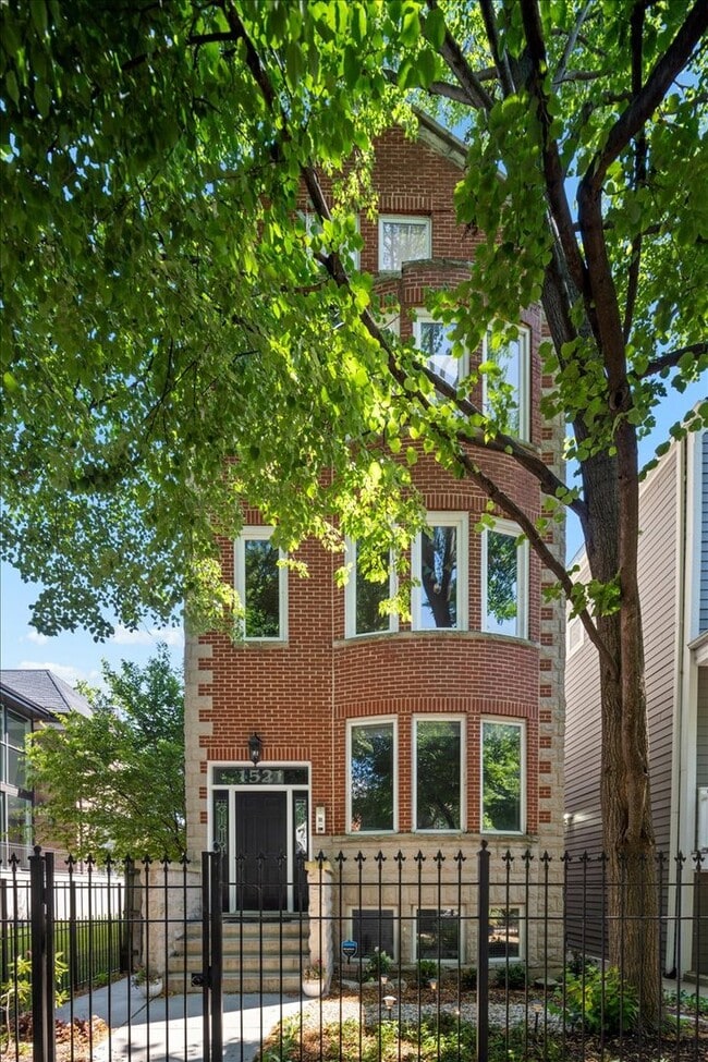 Building Photo - 1521 W Wolfram St