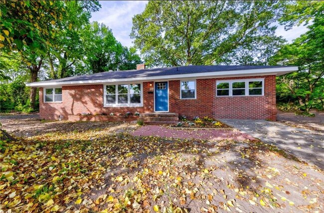 Building Photo - 1557 N Great Neck Rd